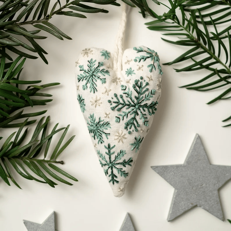 Hjerteformet Juleornament | DIY Broderikit