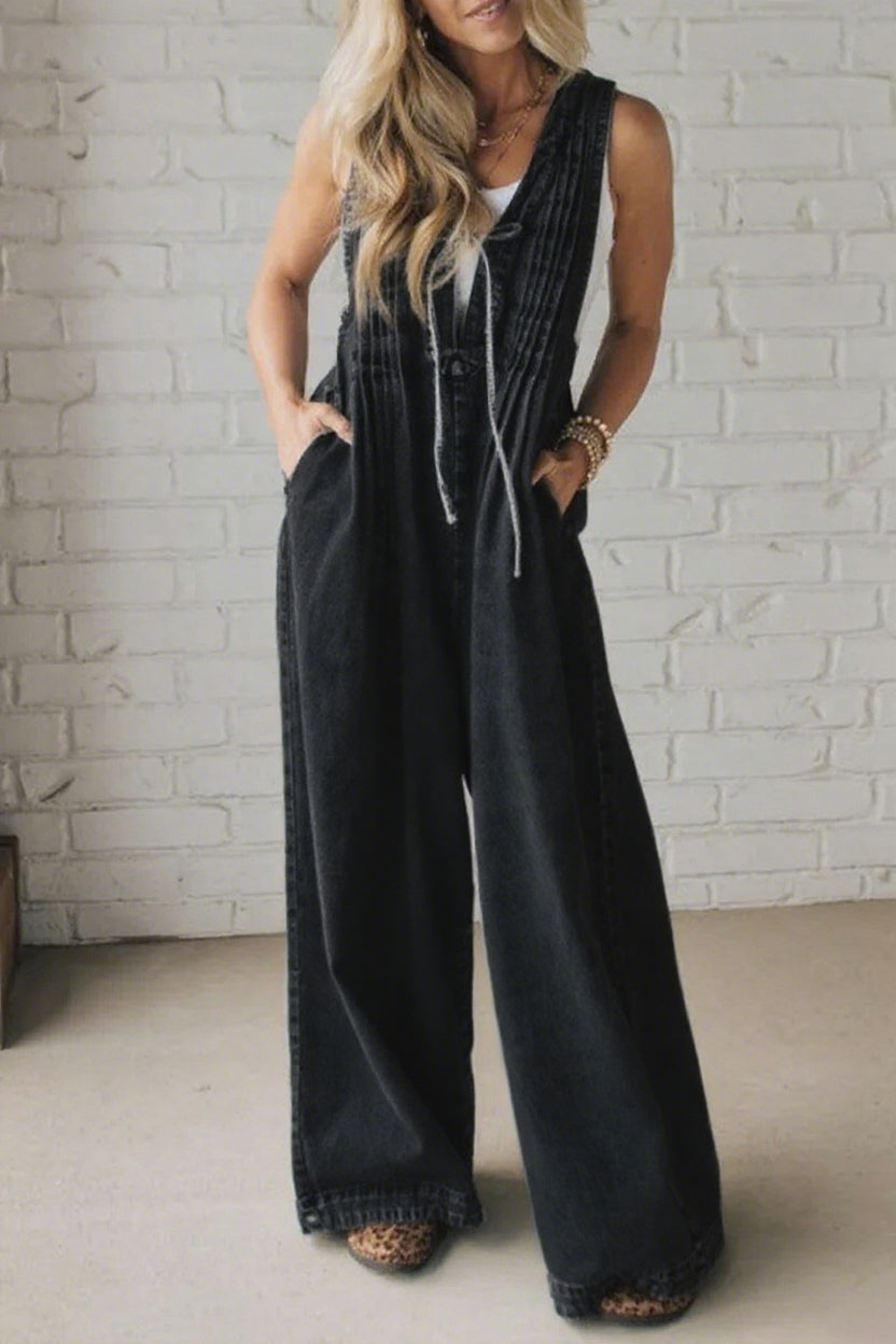 Elegant Jumpsuit med Stropper og Plisserede Detaljer