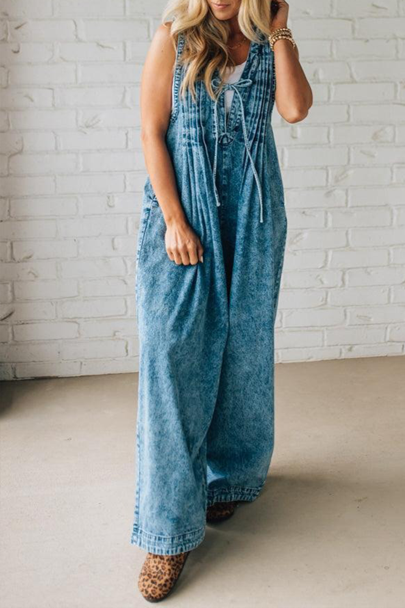 Elegant Jumpsuit med Stropper og Plisserede Detaljer