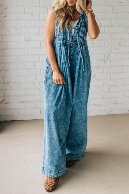Elegant Jumpsuit med Stropper og Plisserede Detaljer