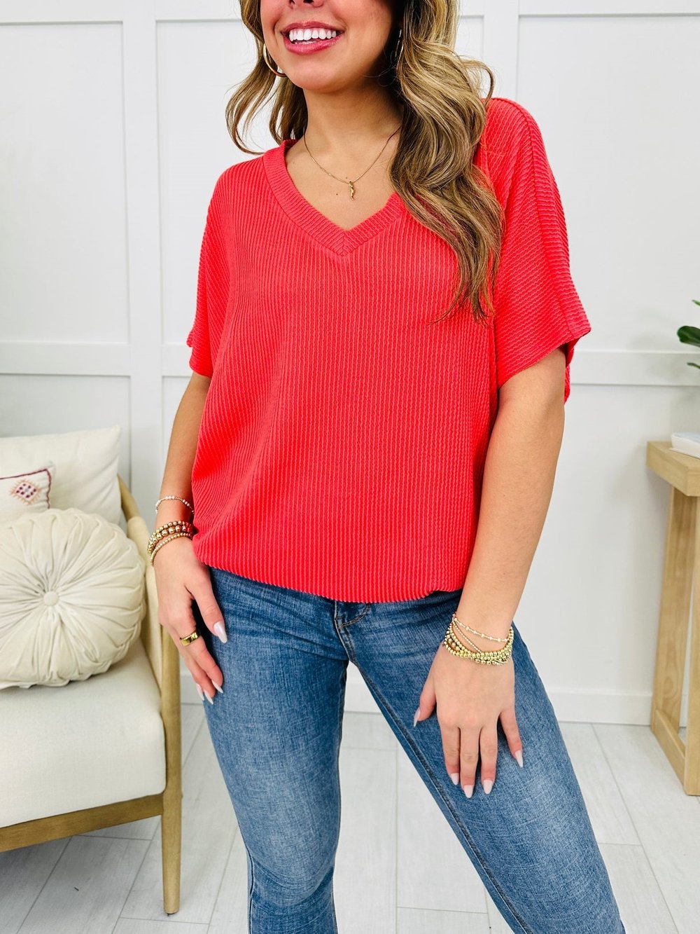 Dame T-shirt med V-Hals – Sommerkomfort & Stil