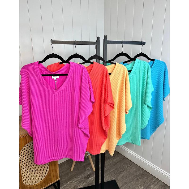 Dame T-shirt med V-Hals – Sommerkomfort & Stil