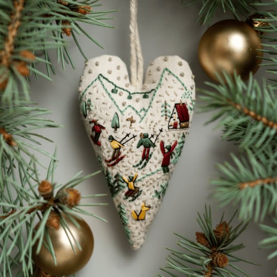 Hjerteformet Juleornament | DIY Broderikit