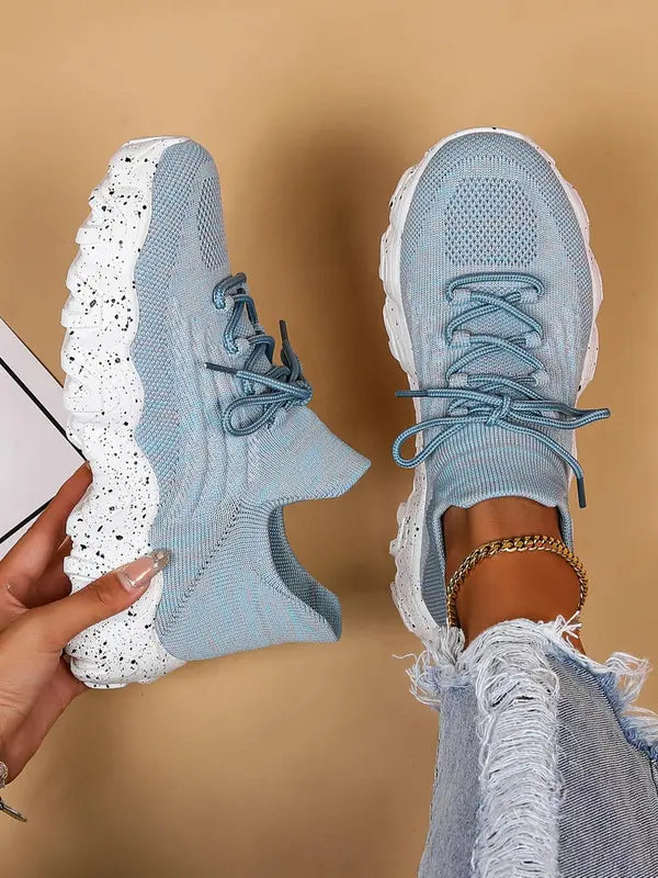 Woman Casual Low-Top Lace-Up Sneakers