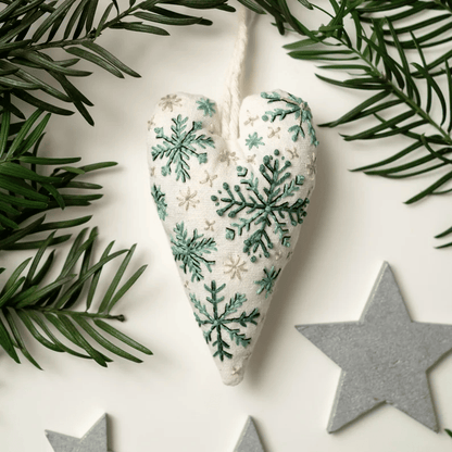 Hjerteformet Juleornament | DIY Broderikit